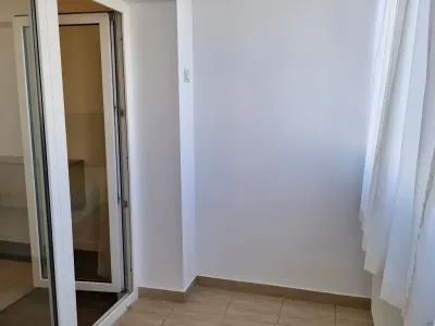 balcon cu usa glisanta inchiriere apartament Sector 3 București